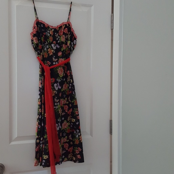 Adorable Notice brand floral sundress - Picture 1 of 5